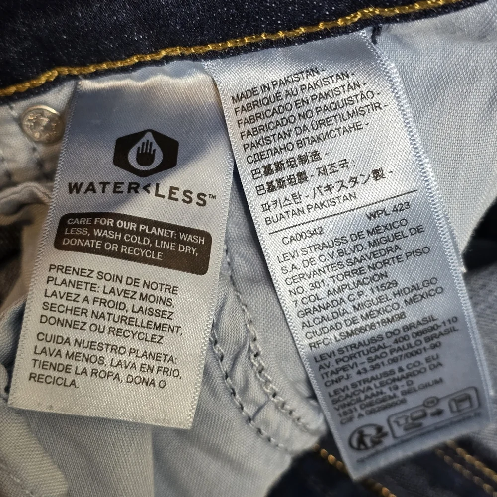 Levis Jeans Womens Size 6 W28 L32 Blue Classic Bootcut Dark Wash Denim MidRise - Picture 4 of 16